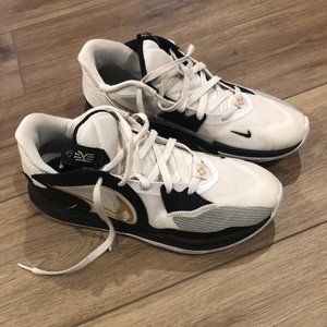 Nike - Kyrie Low 5 Basketball Shoes - W11/M9.5